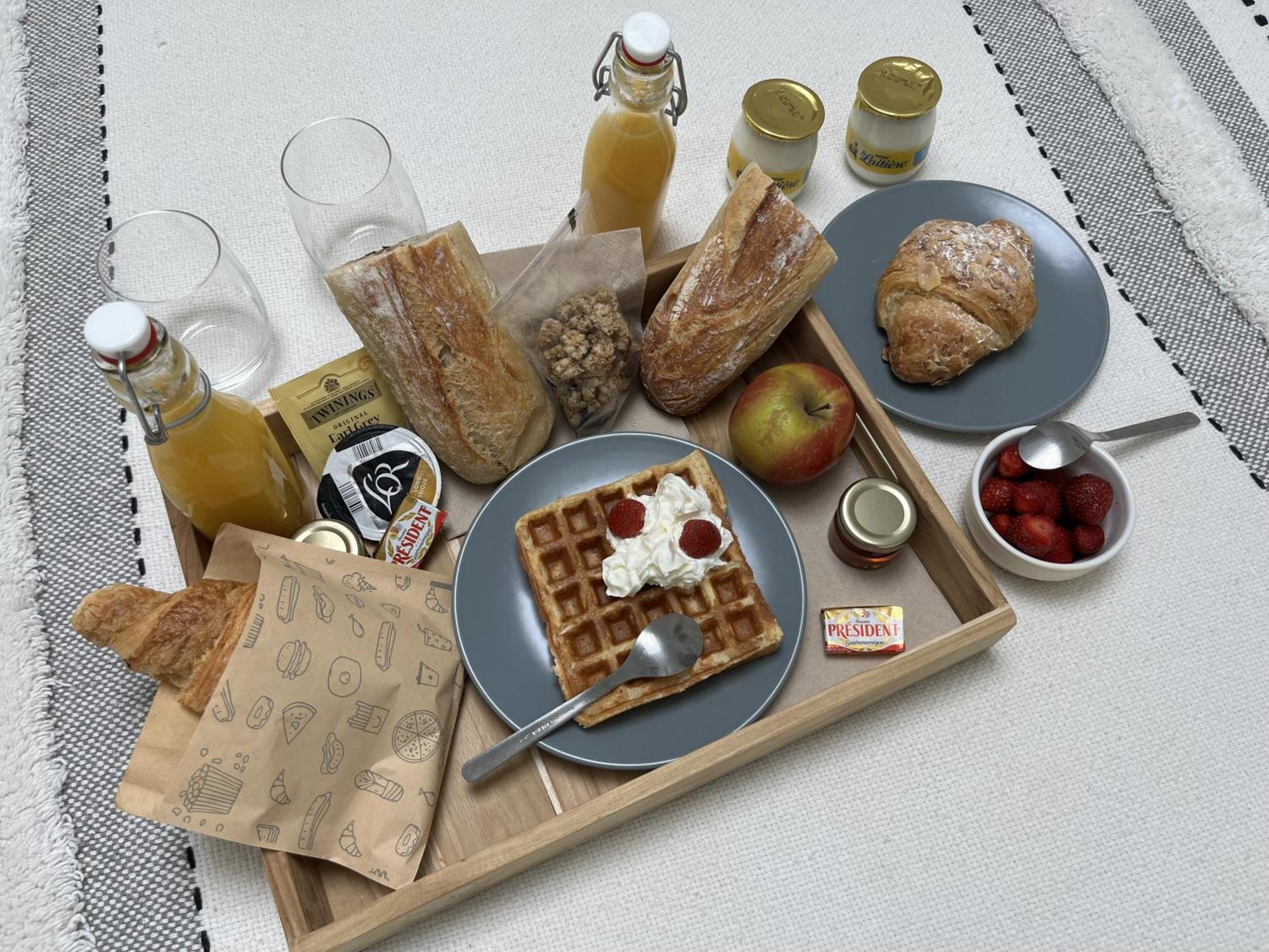 Appart-Hotel N 3 Avec Terrasse, Piscine, Petit-Dejeuner Et Parking Prive Chouzelot Kültér fotó